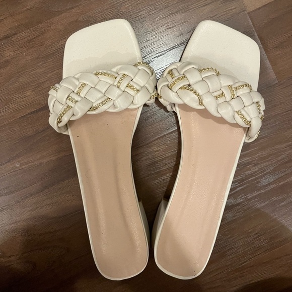 ! 2 for 20 ! GOLD AND WHITE LOW PLATFORM HEELS - Picture 2 of 6